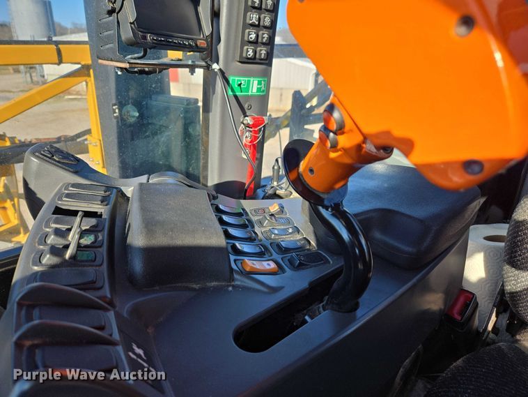 image for item DU2727 2014 RoGator RG1300 sprayer