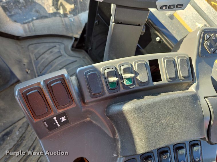 image for item DU2727 2014 RoGator RG1300 sprayer