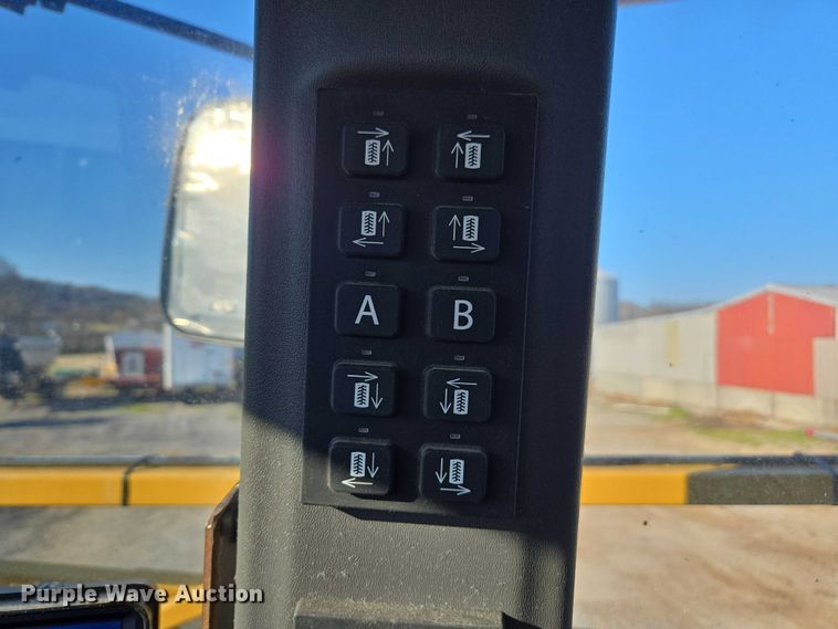 image for item DU2727 2014 RoGator RG1300 sprayer