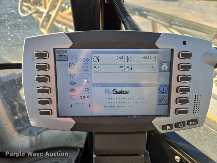 image for item DU2727 2014 RoGator RG1300 sprayer