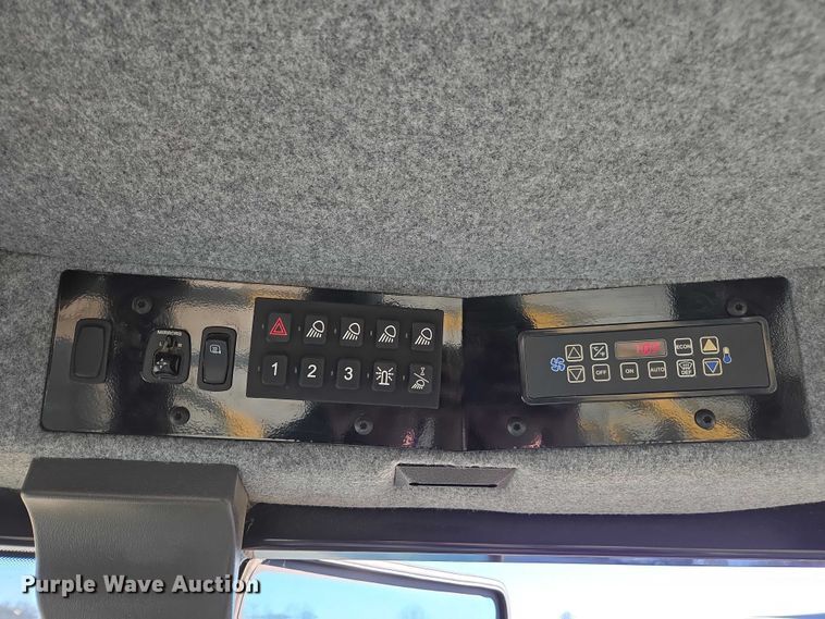 image for item DU2727 2014 RoGator RG1300 sprayer