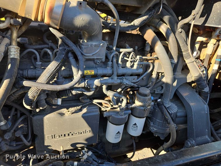 image for item DU2727 2014 RoGator RG1300 sprayer