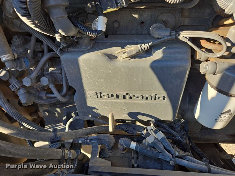 image for item DU2727 2014 RoGator RG1300 sprayer