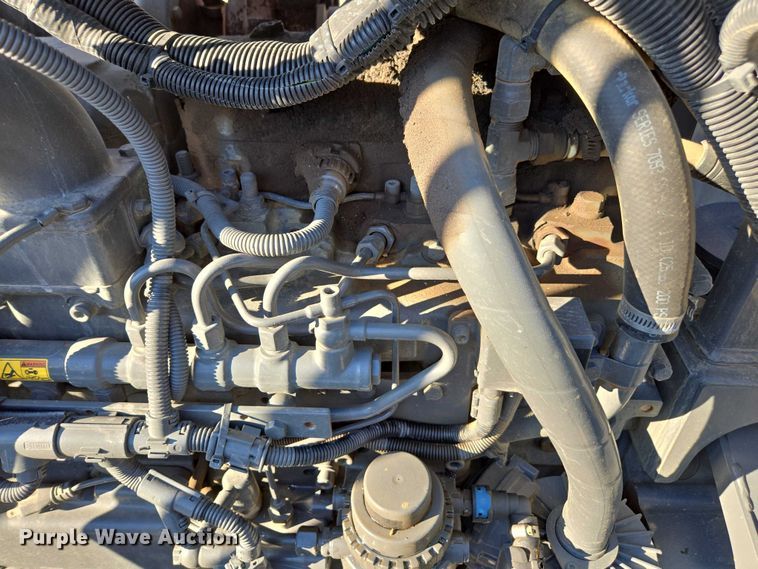 image for item DU2727 2014 RoGator RG1300 sprayer