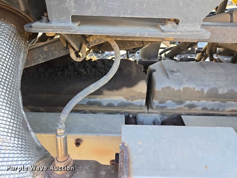 image for item DU2727 2014 RoGator RG1300 sprayer