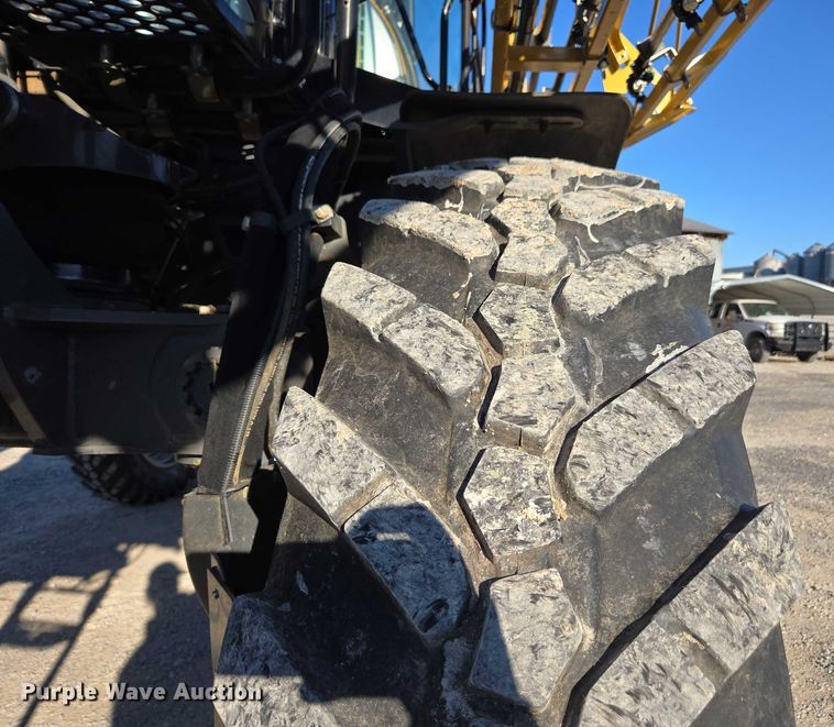 image for item DU2727 2014 RoGator RG1300 sprayer