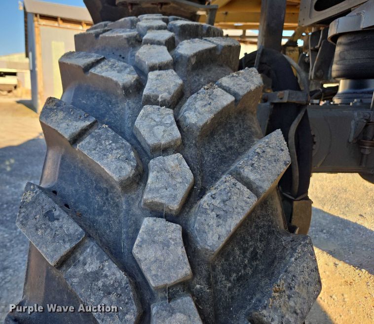 image for item DU2727 2014 RoGator RG1300 sprayer