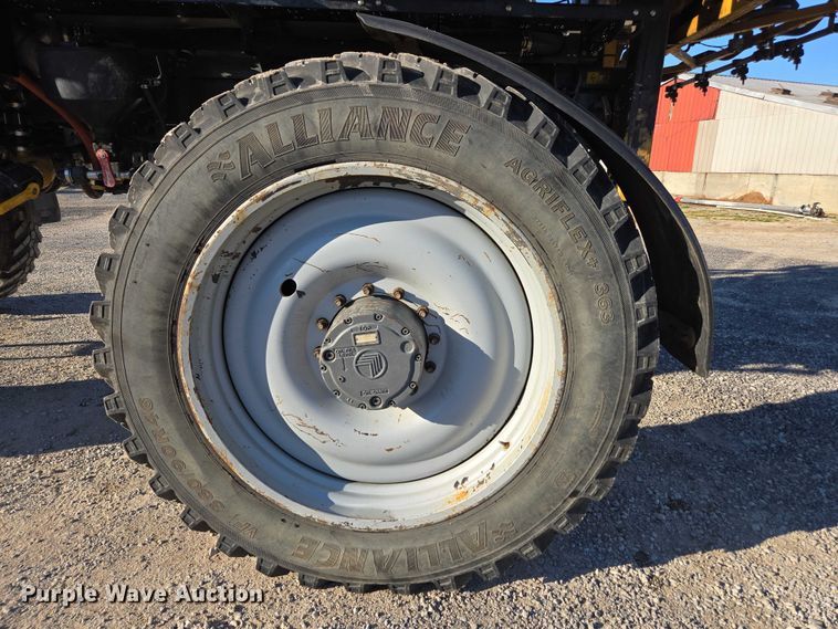 image for item DU2727 2014 RoGator RG1300 sprayer