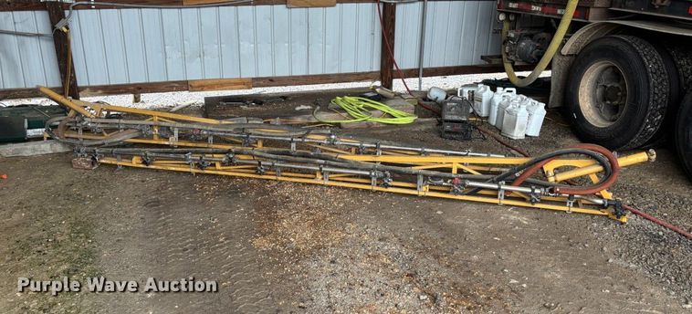 image for item DU2727 2014 RoGator RG1300 sprayer