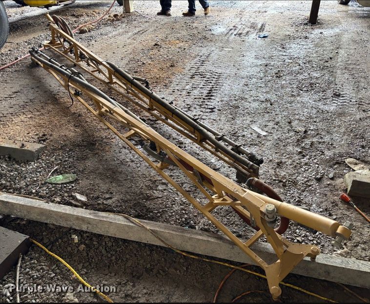 image for item DU2727 2014 RoGator RG1300 sprayer