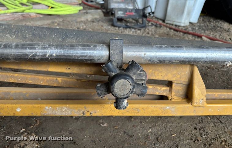 image for item DU2727 2014 RoGator RG1300 sprayer