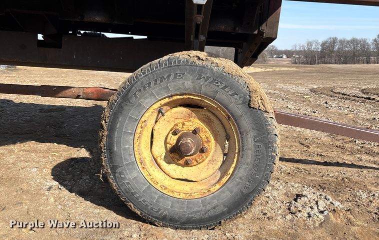 image for item DV0774 Case 1063 corn head