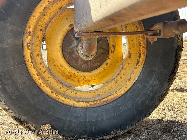 image for item DV0774 Case 1063 corn head