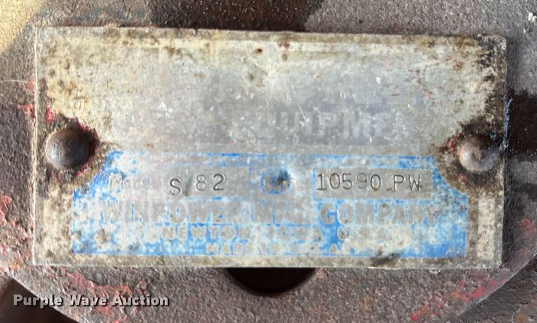 image for item DV0774 Case 1063 corn head