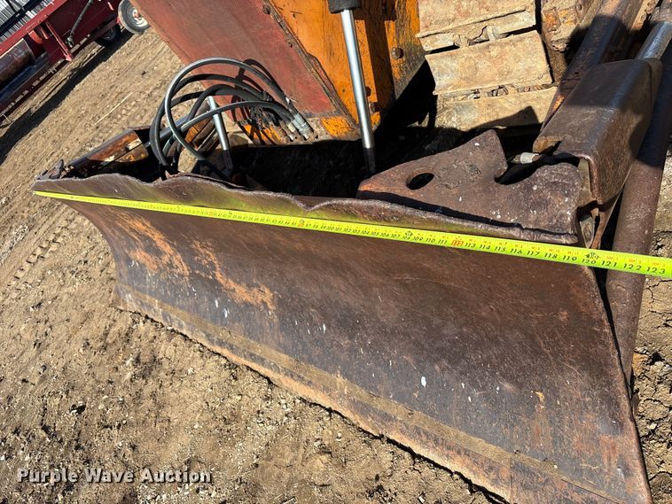 image for item DV0775 1976 Case 1150B dozer