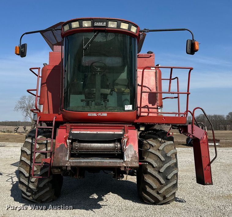 image for item DV0776 1996 Case IH 2166 combine