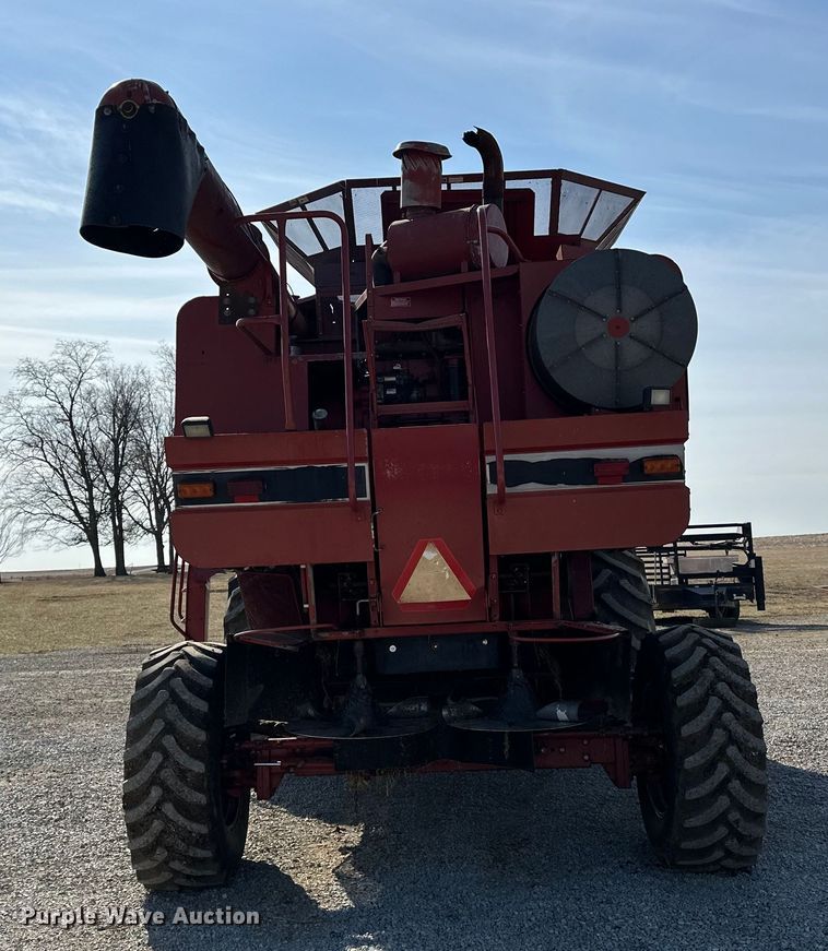 image for item DV0776 1996 Case IH 2166 combine