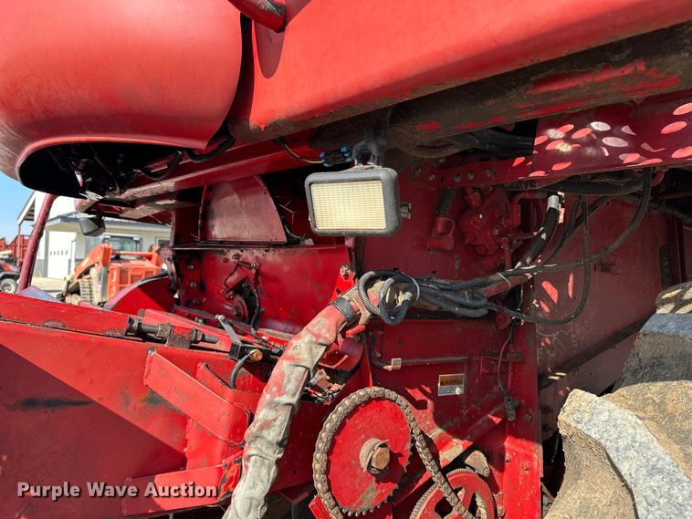 image for item DV0776 1996 Case IH 2166 combine