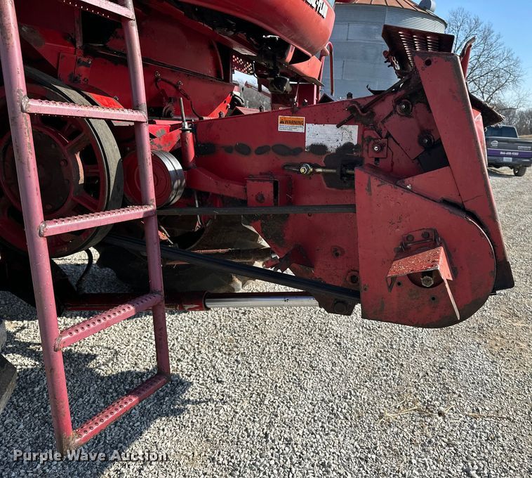 image for item DV0776 1996 Case IH 2166 combine