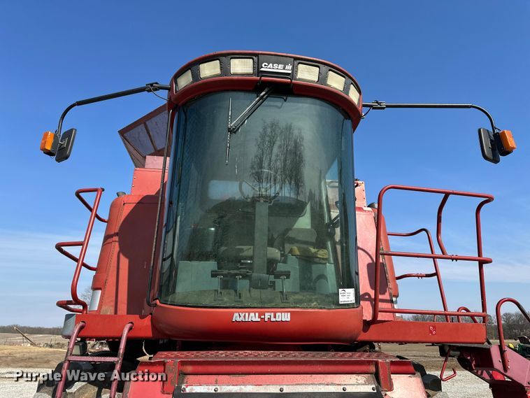image for item DV0776 1996 Case IH 2166 combine