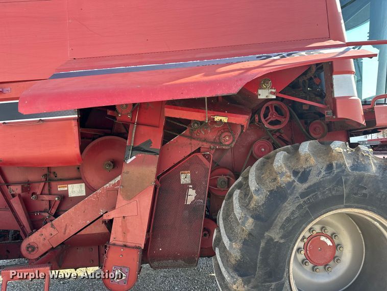 image for item DV0776 1996 Case IH 2166 combine