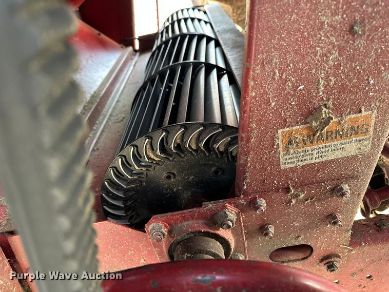 image for item DV0776 1996 Case IH 2166 combine