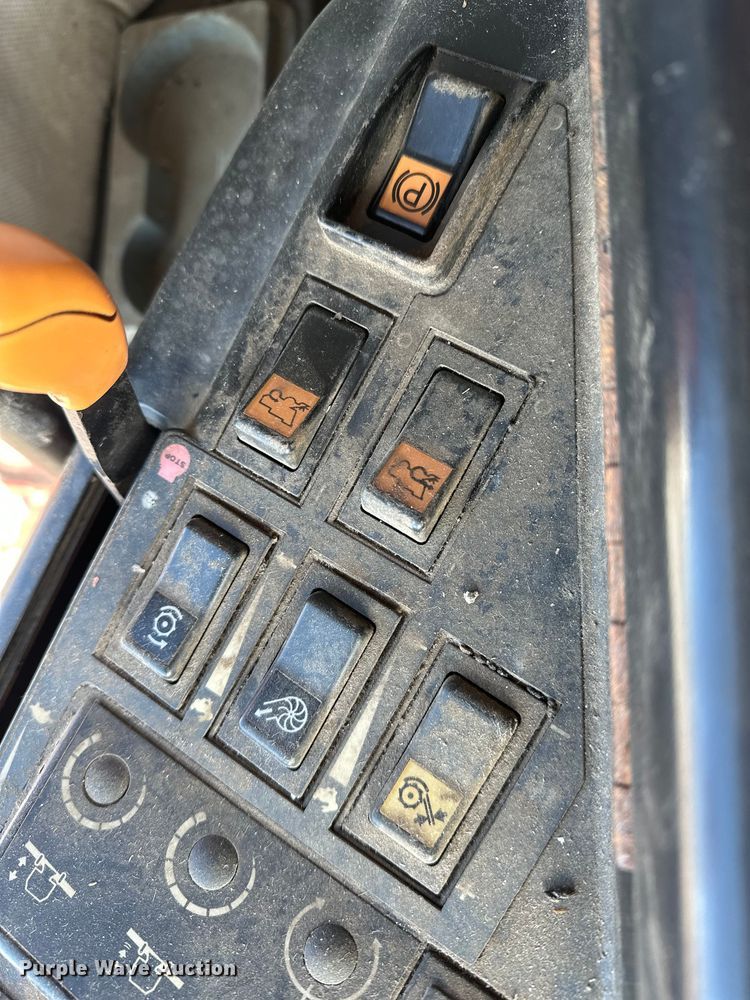 image for item DV0776 1996 Case IH 2166 combine