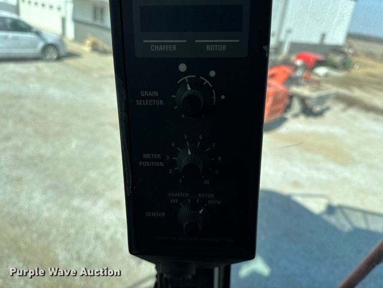 image for item DV0776 1996 Case IH 2166 combine