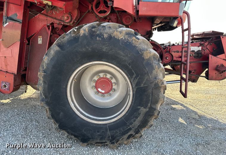image for item DV0776 1996 Case IH 2166 combine