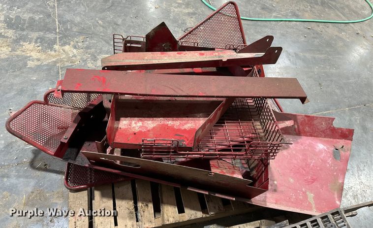 image for item DV0776 1996 Case IH 2166 combine