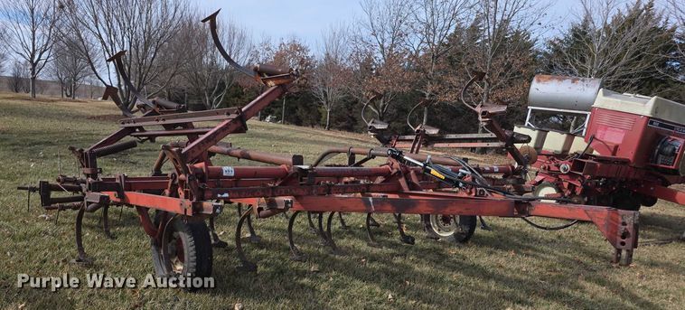 image for item DZ3857 International Harvester 45 Vibra Shank Cultivator field cultivator