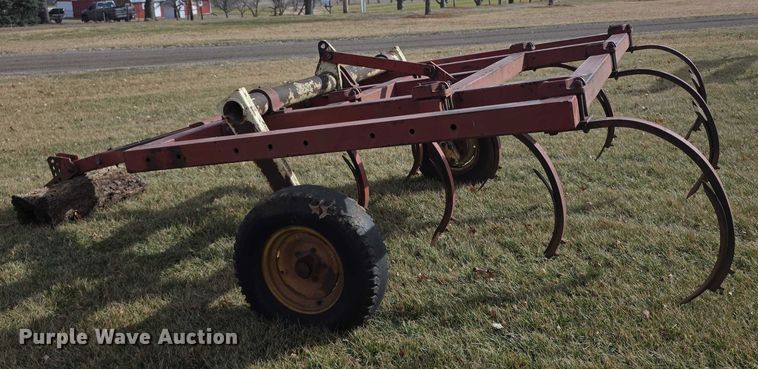 image for item DZ3858 International Harvester chisel