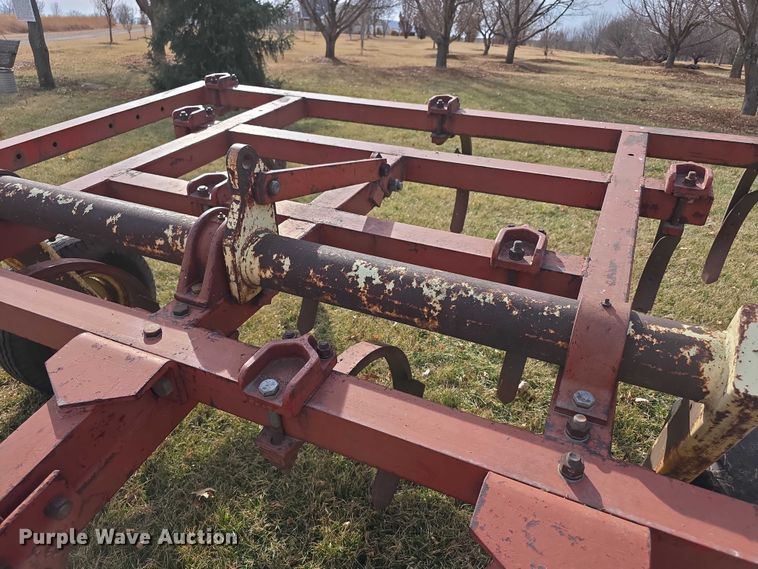 image for item DZ3858 International Harvester chisel