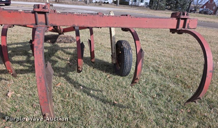 image for item DZ3858 International Harvester chisel