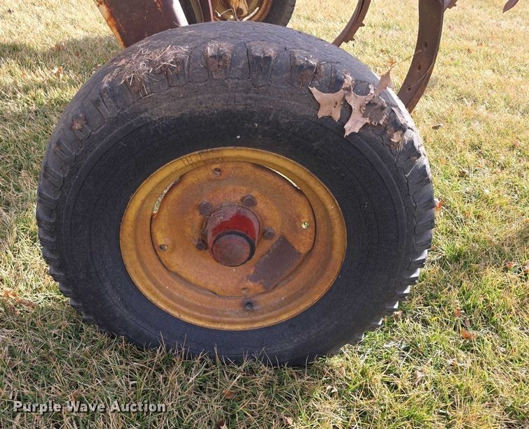 image for item DZ3858 International Harvester chisel