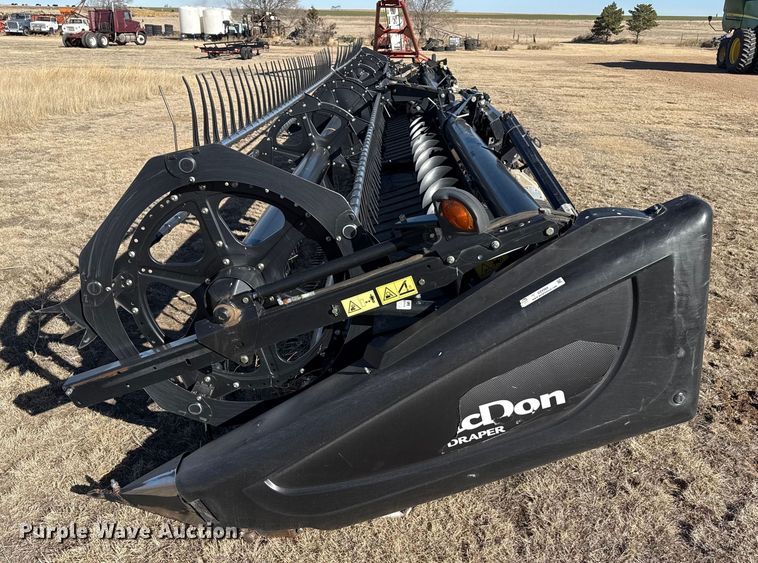 image for item DZ4984 2015 Macdon FD75 flex draper head