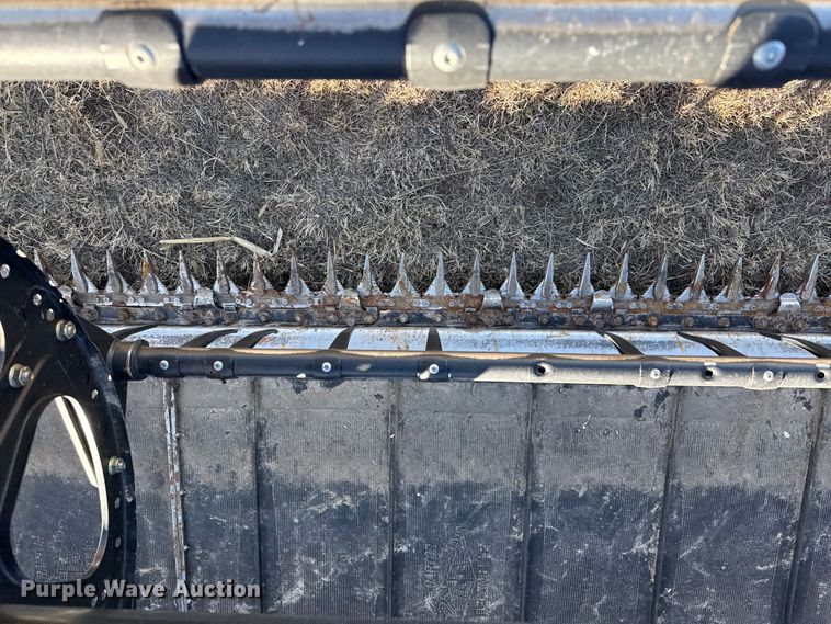 image for item DZ4984 2015 Macdon FD75 flex draper head