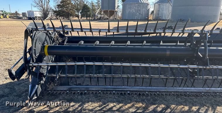 image for item DZ4984 2015 Macdon FD75 flex draper head