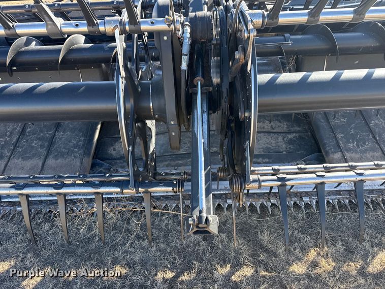 image for item DZ4984 2015 Macdon FD75 flex draper head