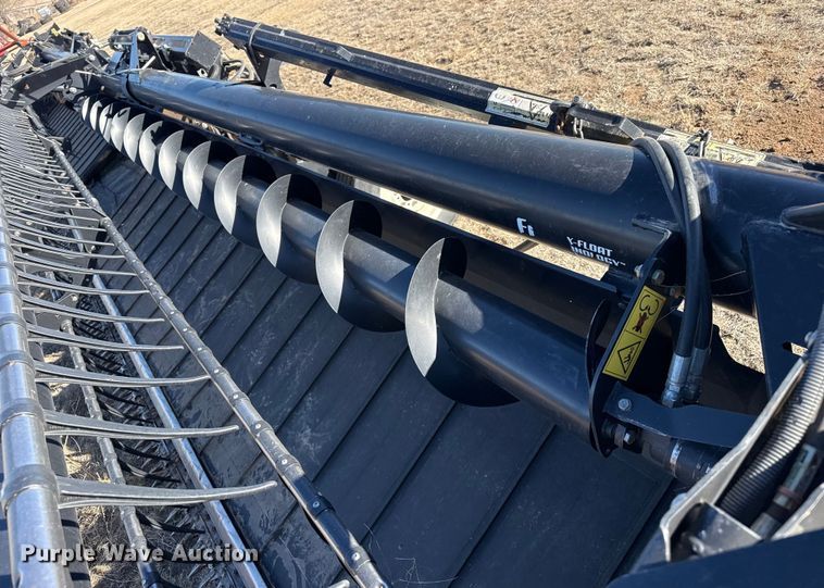 image for item DZ4984 2015 Macdon FD75 flex draper head