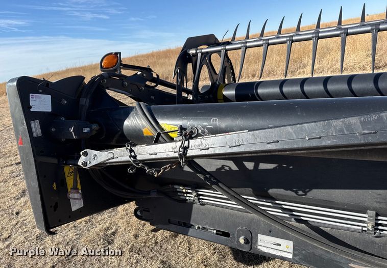 image for item DZ4984 2015 Macdon FD75 flex draper head