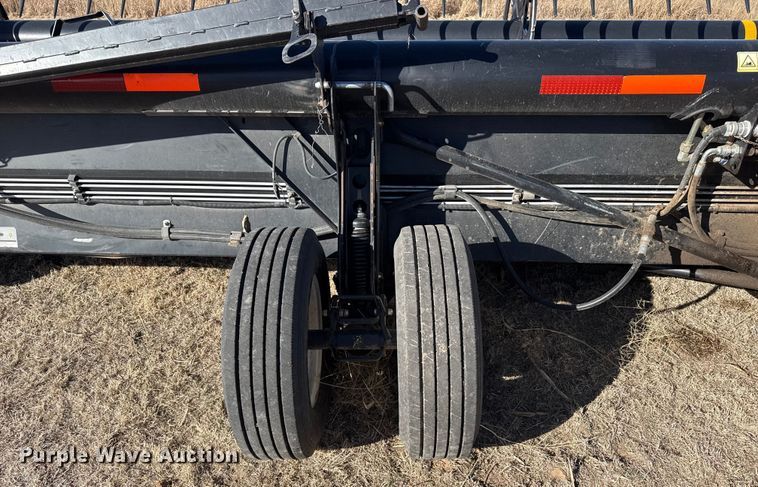 image for item DZ4984 2015 Macdon FD75 flex draper head