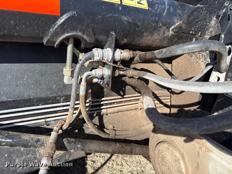 image for item DZ4984 2015 Macdon FD75 flex draper head