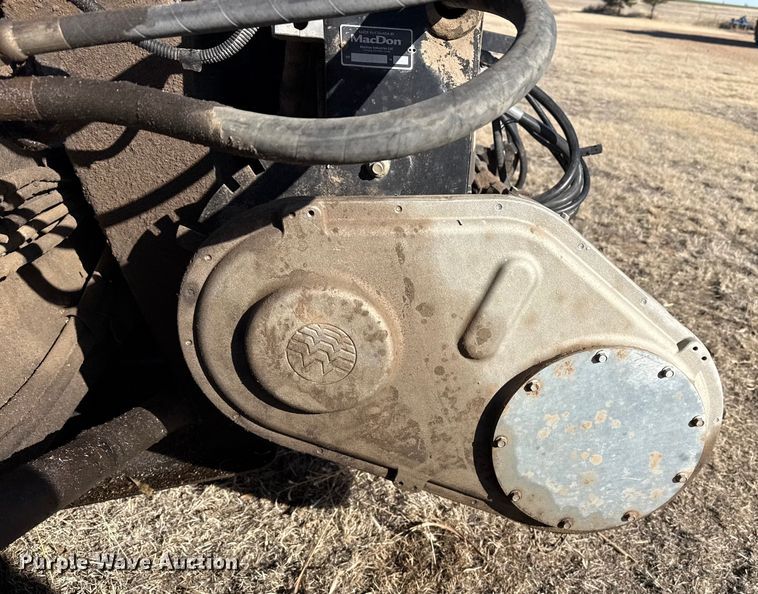 image for item DZ4984 2015 Macdon FD75 flex draper head