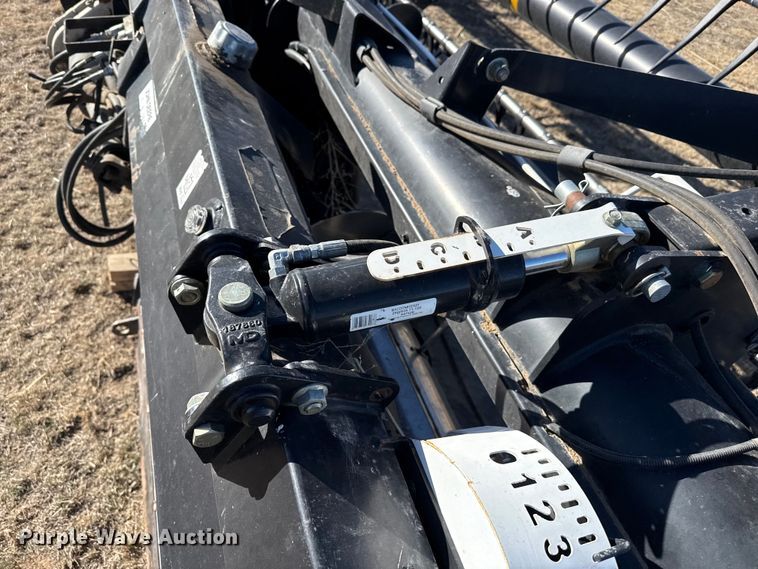 image for item DZ4984 2015 Macdon FD75 flex draper head