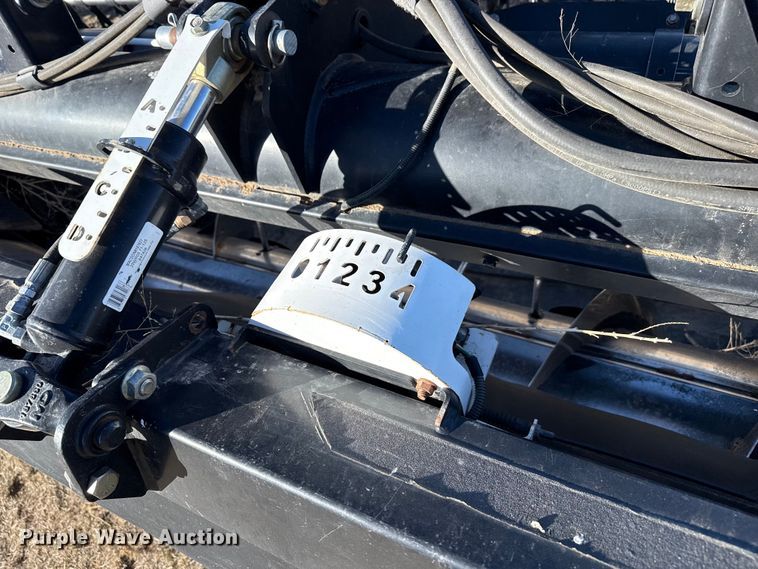 image for item DZ4984 2015 Macdon FD75 flex draper head