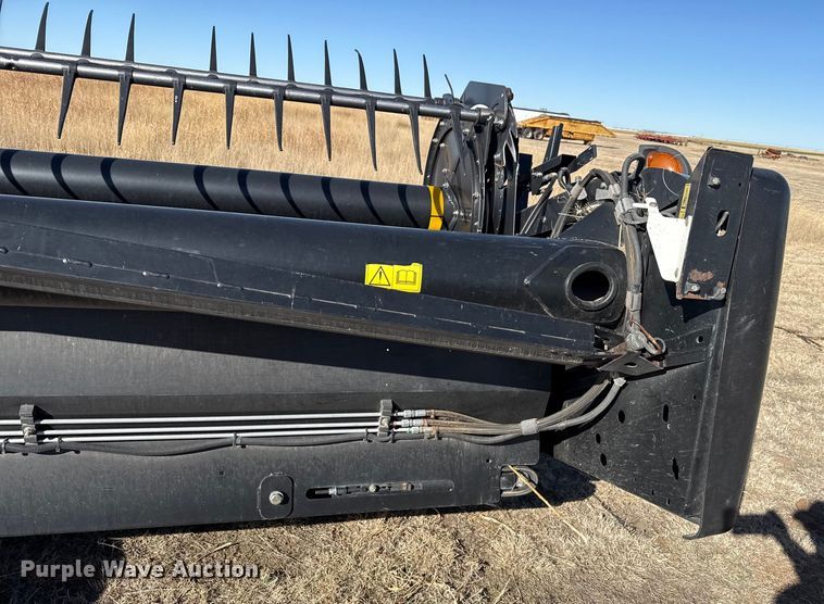 image for item DZ4984 2015 Macdon FD75 flex draper head