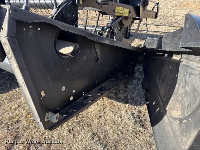 image for item DZ4984 2015 Macdon FD75 flex draper head