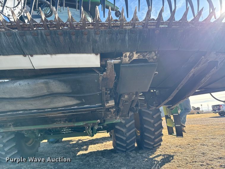 image for item DZ4984 2015 Macdon FD75 flex draper head