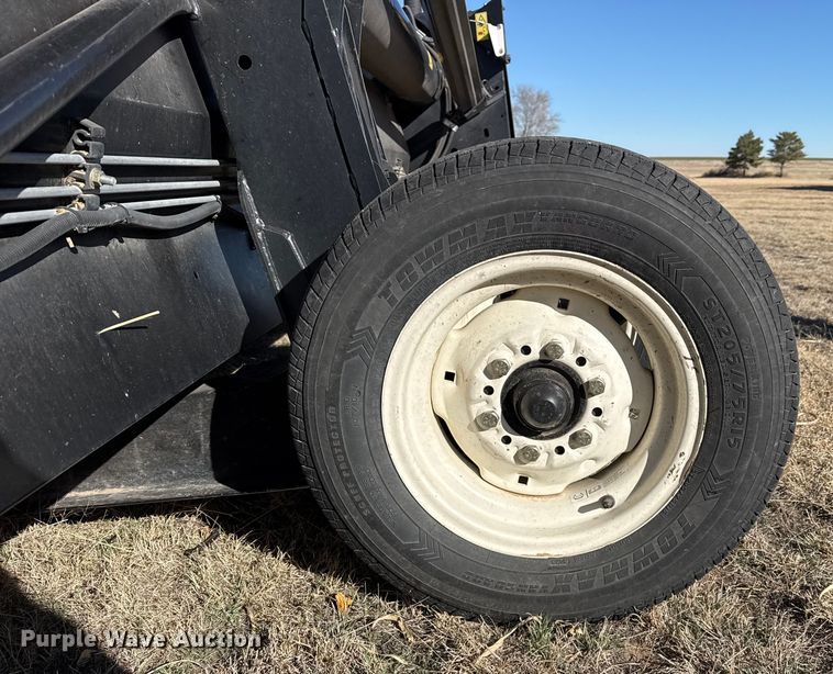 image for item DZ4984 2015 Macdon FD75 flex draper head